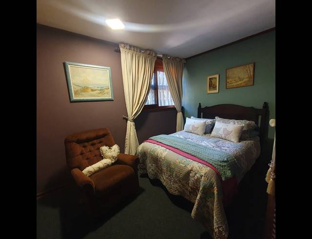 4 BEDROOM FREEHOLD FOR SALE IN PARKHILL GARDENS